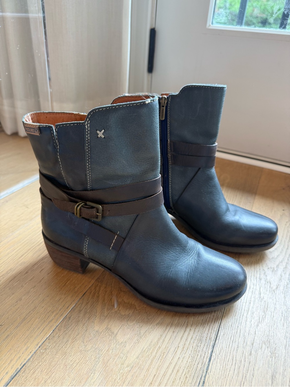 Pikolinos Women’s Soft Blue Leather Ankle Boot with Brown Strap size 39